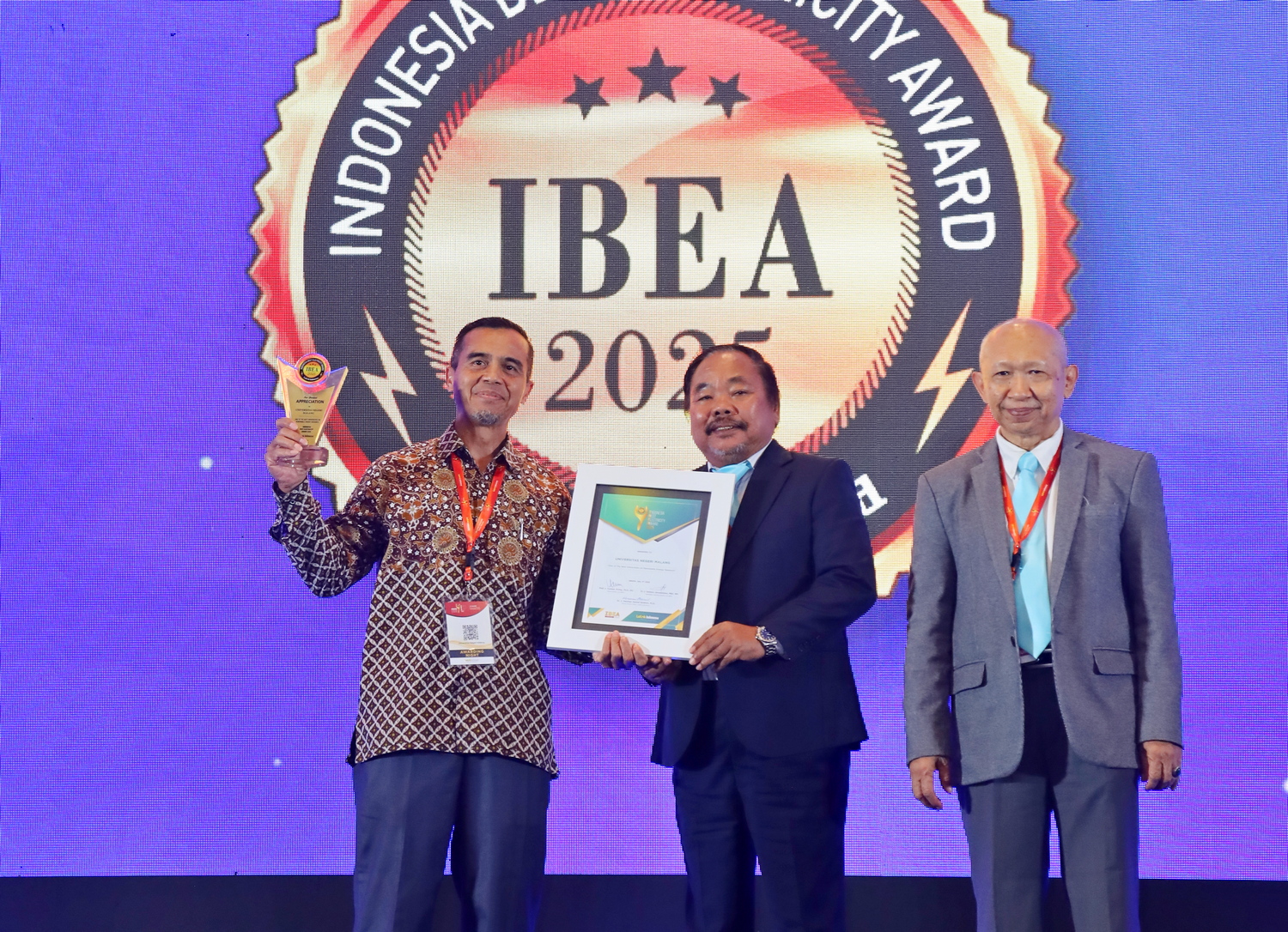 Photo of Pamerkan Inovasi Energi Terbarukan, UM Raih Penghargaan Nasional di IBEA 2025